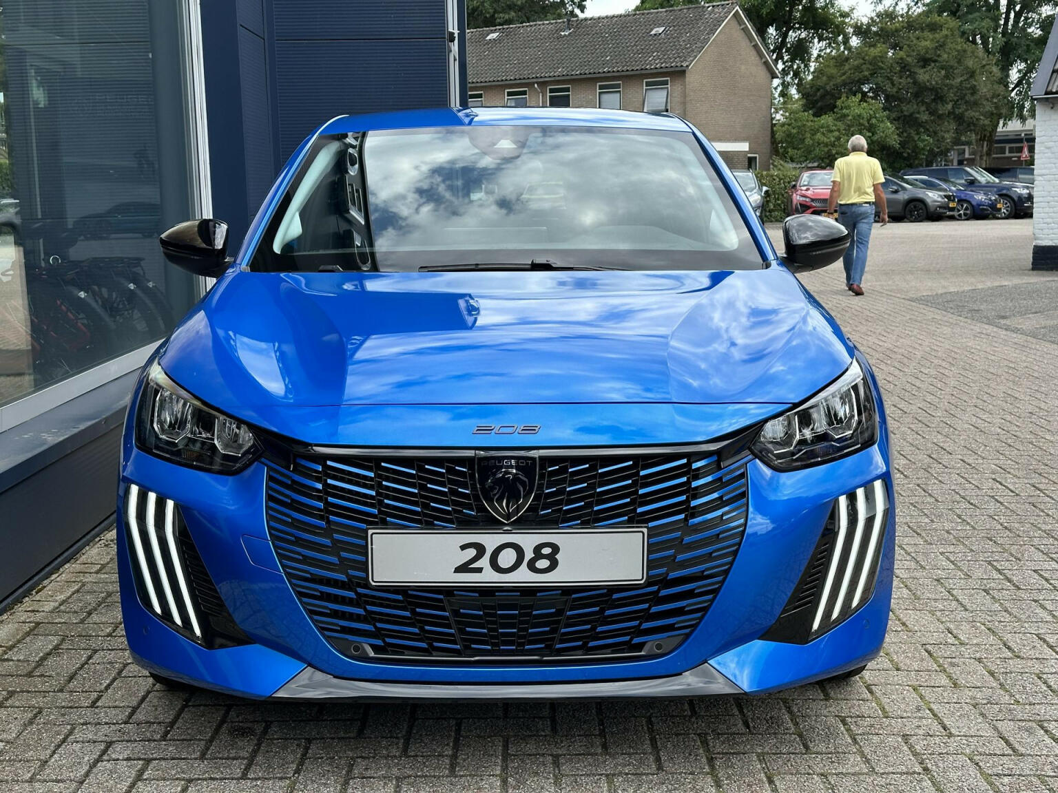 Peugeot-208-1