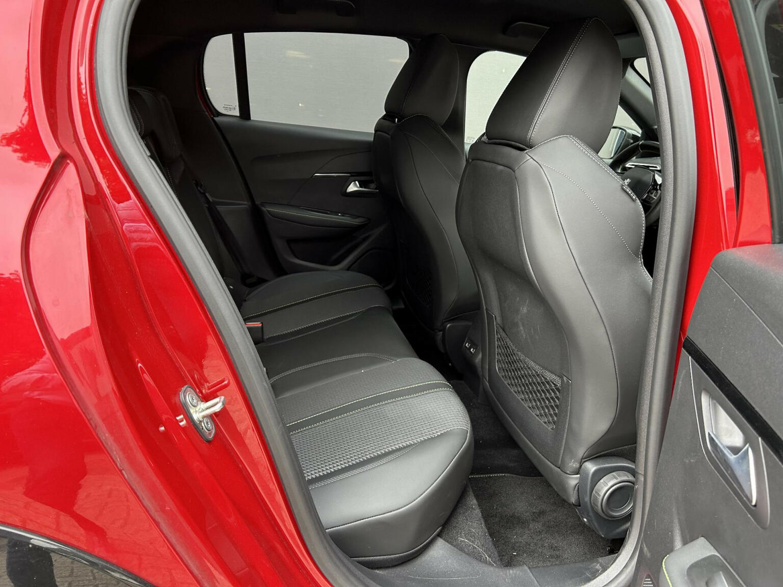 Peugeot-208-19