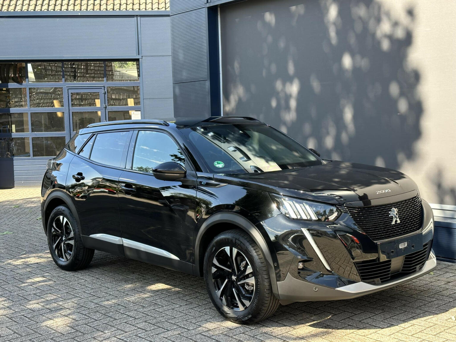 Peugeot-e-2008-5